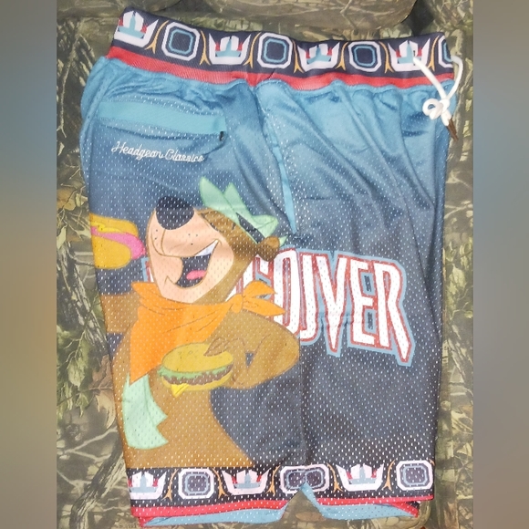 Yogi Bear Vancouver Basketball Shorts - Picture 4 of 6